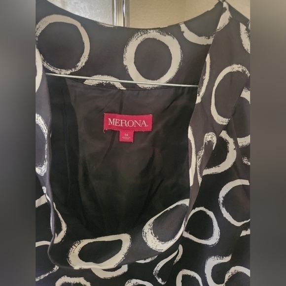 Merona Sleeveless Dress Has 2 Front Pockets And 1/4 Side Zip Up - Picture 2 of 3